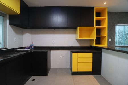 Casa para alugar com 250m², 5 quartos e 5 vagasCozinha