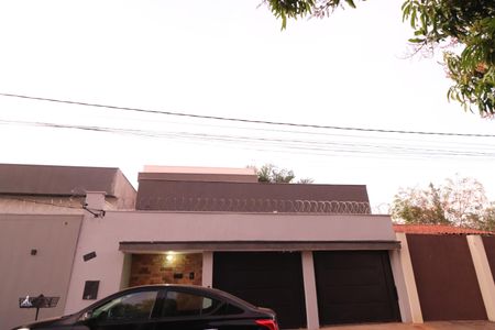 Casa para alugar com 250m², 5 quartos e 5 vagasFachada