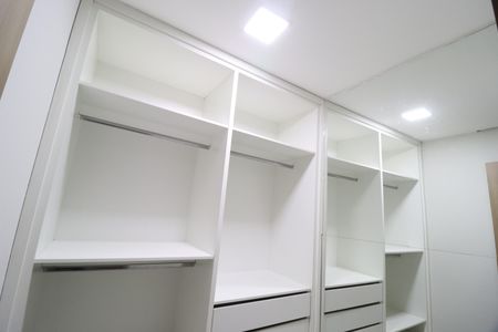 Casa para alugar com 250m², 5 quartos e 5 vagasSuíte 1 - Closet