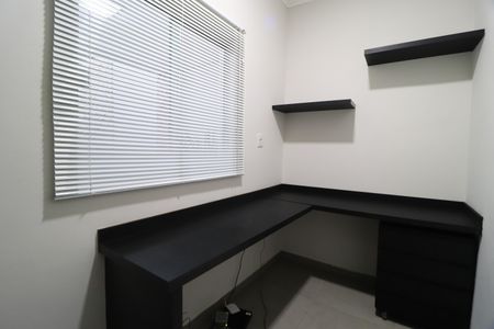 Casa para alugar com 250m², 5 quartos e 5 vagasEscritório