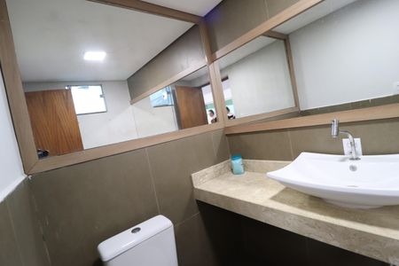 Casa para alugar com 250m², 5 quartos e 5 vagasBanheiro da Piscina