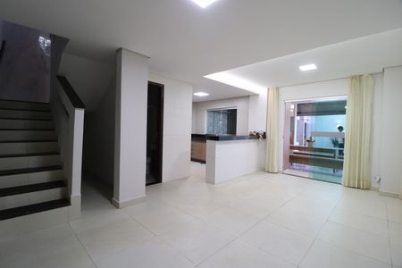 Casa para alugar com 250m², 5 quartos e 5 vagasSala da área de lazer