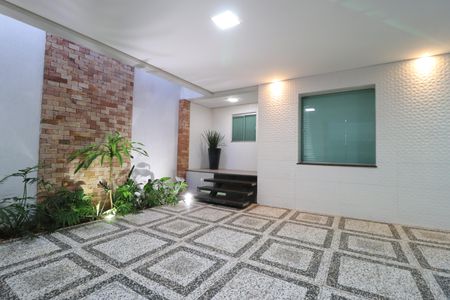 Casa para alugar com 250m², 5 quartos e 5 vagasFachada