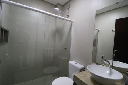 Casa para alugar com 250m², 5 quartos e 5 vagasBanheiro Social