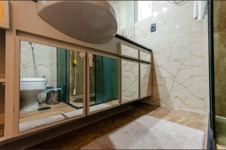 Apartamento à venda com 185m², 2 quartos e 1 vaga Apartamento à venda com 185m², 2 quartos e 1 vagaBanheiro