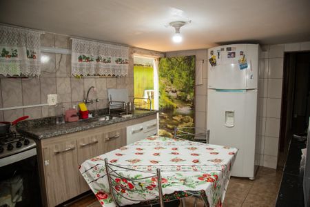 Casa à venda com 112m², 3 quartos e 2 vagas Casa à venda com 112m², 3 quartos e 2 vagasCozinha