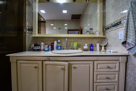 Casa de condomínio à venda com 1000m², 4 quartos e 2 vagas Casa de condomínio à venda com 1000m², 4 quartos e 2 vagasBanheiro Social 1