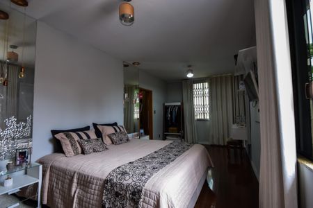 Casa de condomínio à venda com 1000m², 4 quartos e 2 vagas Casa de condomínio à venda com 1000m², 4 quartos e 2 vagasQuarto 2