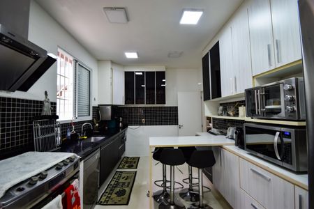 Casa de condomínio à venda com 1000m², 4 quartos e 2 vagas Casa de condomínio à venda com 1000m², 4 quartos e 2 vagasCozinha