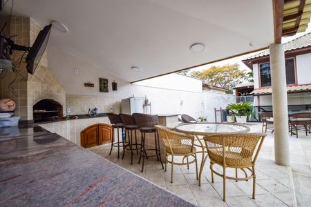 Casa de condomínio à venda com 1000m², 4 quartos e 2 vagas Casa de condomínio à venda com 1000m², 4 quartos e 2 vagasÁrea gourmet