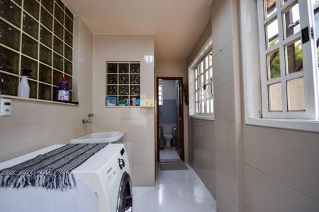 Casa de condomínio à venda com 1000m², 4 quartos e 2 vagas Casa de condomínio à venda com 1000m², 4 quartos e 2 vagasÁrea de Serviço