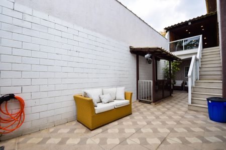 Casa de condomínio à venda com 1000m², 4 quartos e 2 vagas Casa de condomínio à venda com 1000m², 4 quartos e 2 vagasQuintal