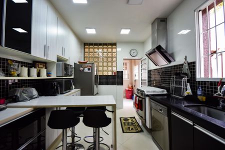 Casa de condomínio à venda com 1000m², 4 quartos e 2 vagas Casa de condomínio à venda com 1000m², 4 quartos e 2 vagasCozinha