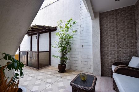 Casa de condomínio à venda com 1000m², 4 quartos e 2 vagas Casa de condomínio à venda com 1000m², 4 quartos e 2 vagasQuintal