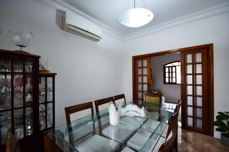 Casa de condomínio à venda com 1000m², 4 quartos e 2 vagas Casa de condomínio à venda com 1000m², 4 quartos e 2 vagasSala de Jantar