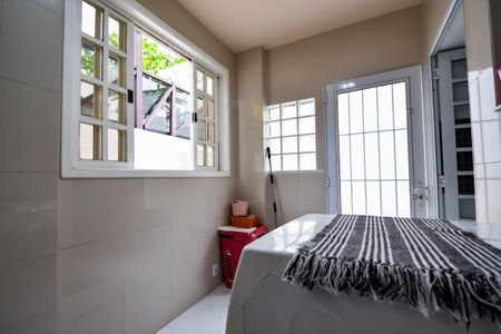 Casa de condomínio à venda com 1000m², 4 quartos e 2 vagas Casa de condomínio à venda com 1000m², 4 quartos e 2 vagasÁrea de Serviço