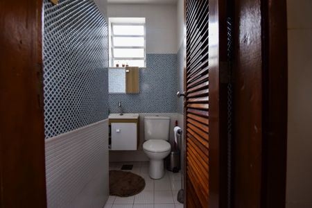 Casa de condomínio à venda com 1000m², 4 quartos e 2 vagas Casa de condomínio à venda com 1000m², 4 quartos e 2 vagasBanheiro de Serviço