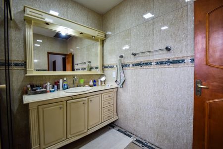 Casa de condomínio à venda com 1000m², 4 quartos e 2 vagas Casa de condomínio à venda com 1000m², 4 quartos e 2 vagasBanheiro Social 1