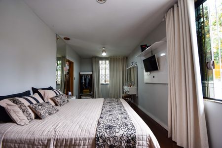 Casa de condomínio à venda com 1000m², 4 quartos e 2 vagas Casa de condomínio à venda com 1000m², 4 quartos e 2 vagasQuarto 2