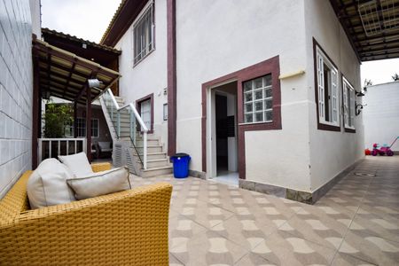 Casa de condomínio à venda com 1000m², 4 quartos e 2 vagas Casa de condomínio à venda com 1000m², 4 quartos e 2 vagasQuintal