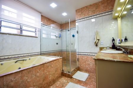 Casa de condomínio à venda com 1000m², 4 quartos e 2 vagas Casa de condomínio à venda com 1000m², 4 quartos e 2 vagasBanheiro Social 2