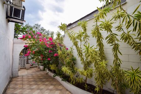 Casa de condomínio à venda com 1000m², 4 quartos e 2 vagas Casa de condomínio à venda com 1000m², 4 quartos e 2 vagasCorredor