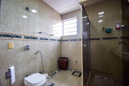 Casa de condomínio à venda com 1000m², 4 quartos e 2 vagas Casa de condomínio à venda com 1000m², 4 quartos e 2 vagasBanheiro Social 1