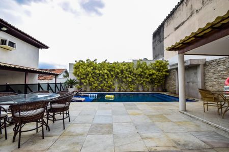 Casa de condomínio à venda com 1000m², 4 quartos e 2 vagas Casa de condomínio à venda com 1000m², 4 quartos e 2 vagasPiscina