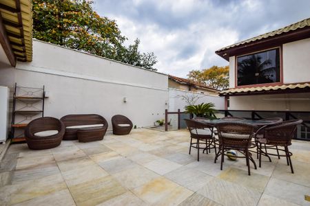 Casa de condomínio à venda com 1000m², 4 quartos e 2 vagas Casa de condomínio à venda com 1000m², 4 quartos e 2 vagasÁrea gourmet