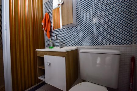 Casa de condomínio à venda com 1000m², 4 quartos e 2 vagas Casa de condomínio à venda com 1000m², 4 quartos e 2 vagasBanheiro de Serviço