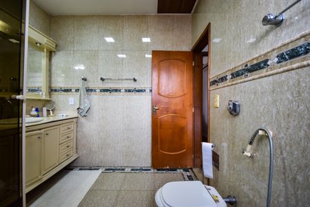 Casa de condomínio à venda com 1000m², 4 quartos e 2 vagas Casa de condomínio à venda com 1000m², 4 quartos e 2 vagasBanheiro Social 1