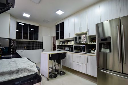 Casa de condomínio à venda com 1000m², 4 quartos e 2 vagas Casa de condomínio à venda com 1000m², 4 quartos e 2 vagasCozinha