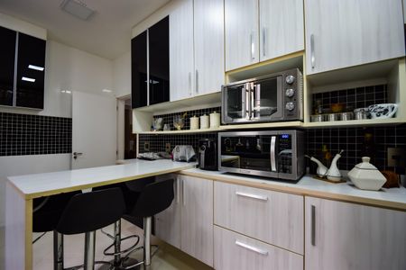 Casa de condomínio à venda com 1000m², 4 quartos e 2 vagas Casa de condomínio à venda com 1000m², 4 quartos e 2 vagasCozinha