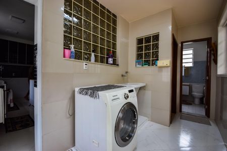 Casa de condomínio à venda com 1000m², 4 quartos e 2 vagas Casa de condomínio à venda com 1000m², 4 quartos e 2 vagasÁrea de Serviço