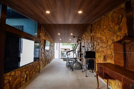 Casa de condomínio à venda com 1000m², 4 quartos e 2 vagas Casa de condomínio à venda com 1000m², 4 quartos e 2 vagasAcademia