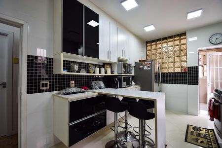 Casa de condomínio à venda com 1000m², 4 quartos e 2 vagas Casa de condomínio à venda com 1000m², 4 quartos e 2 vagasCozinha