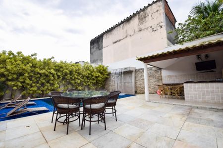 Casa de condomínio à venda com 1000m², 4 quartos e 2 vagas Casa de condomínio à venda com 1000m², 4 quartos e 2 vagasPiscina