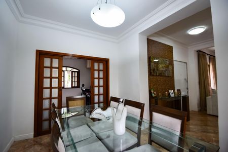 Casa de condomínio à venda com 1000m², 4 quartos e 2 vagas Casa de condomínio à venda com 1000m², 4 quartos e 2 vagasSala de Jantar