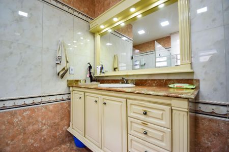 Casa de condomínio à venda com 1000m², 4 quartos e 2 vagas Casa de condomínio à venda com 1000m², 4 quartos e 2 vagasBanheiro Social 2