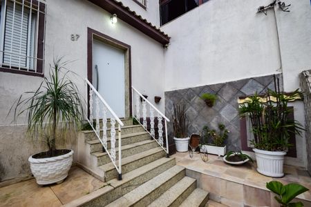 Casa de condomínio à venda com 1000m², 4 quartos e 2 vagas Casa de condomínio à venda com 1000m², 4 quartos e 2 vagasFachada