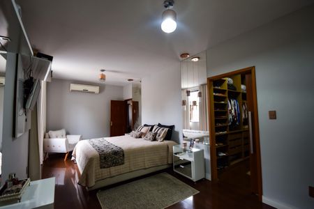 Casa de condomínio à venda com 1000m², 4 quartos e 2 vagas Casa de condomínio à venda com 1000m², 4 quartos e 2 vagasQuarto 2