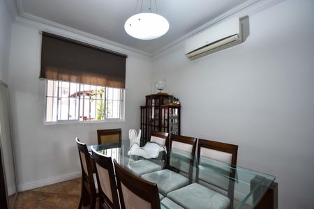 Casa de condomínio à venda com 1000m², 4 quartos e 2 vagas Casa de condomínio à venda com 1000m², 4 quartos e 2 vagasSala de Jantar