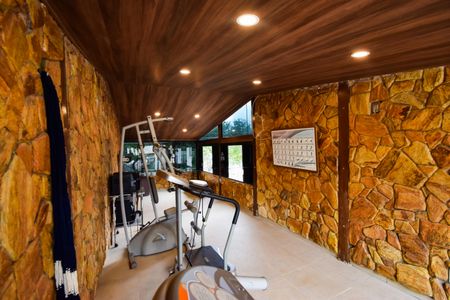 Casa de condomínio à venda com 1000m², 4 quartos e 2 vagas Casa de condomínio à venda com 1000m², 4 quartos e 2 vagasAcademia