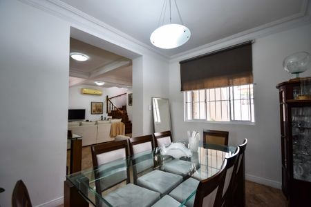 Casa de condomínio à venda com 1000m², 4 quartos e 2 vagas Casa de condomínio à venda com 1000m², 4 quartos e 2 vagasSala de Jantar