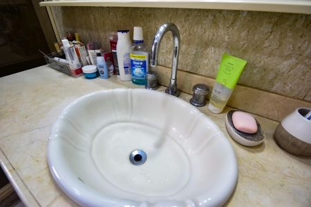 Casa de condomínio à venda com 1000m², 4 quartos e 2 vagas Casa de condomínio à venda com 1000m², 4 quartos e 2 vagasBanheiro Social 1