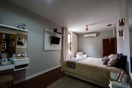 Casa de condomínio à venda com 1000m², 4 quartos e 2 vagas Casa de condomínio à venda com 1000m², 4 quartos e 2 vagasQuarto 2