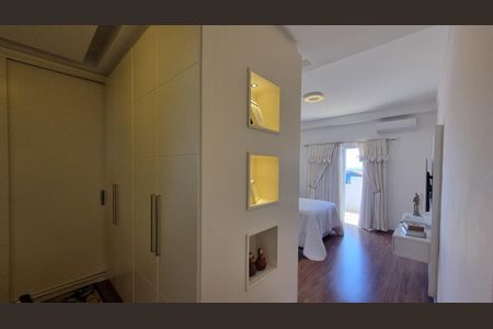 Casa de condomínio à venda com 410m², 5 quartos e 7 vagas