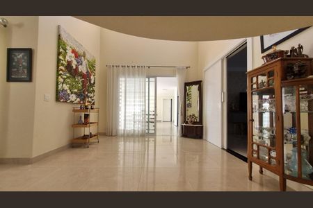 Casa de condomínio à venda com 410m², 5 quartos e 7 vagas