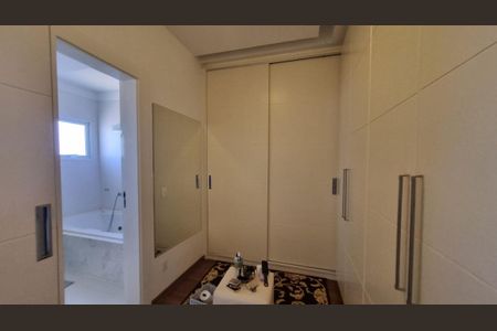 Casa de condomínio à venda com 410m², 5 quartos e 7 vagas