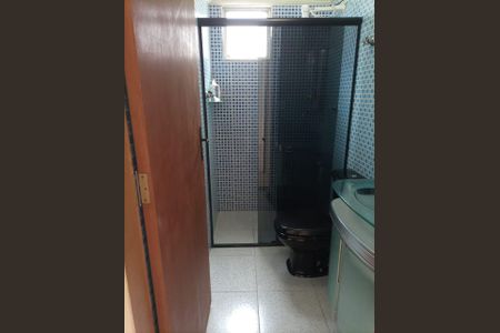 Banheiro de apartamento para alugar com 2 quartos, 60m² em Jardim Três Marias, São Paulo